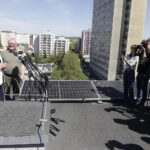04.05.2026. Kielce. Pszczoły na dachu Urzędu Marszałkowskiego Województwa Świętokrzyskiego / Fot. Jarosław Kubalski - Radio Kielce