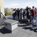 04.05.2026. Kielce. Pszczoły na dachu Urzędu Marszałkowskiego Województwa Świętokrzyskiego / Fot. Jarosław Kubalski - Radio Kielce