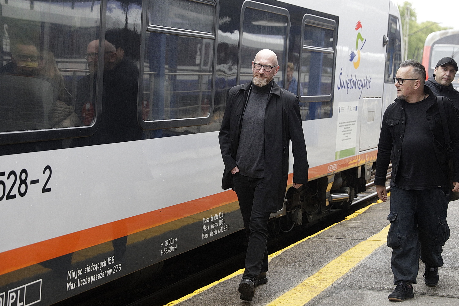 Autor kryminałów spotkał się z czytelnikami w pociągu