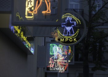 16.05.2026 Kielce. Miniatury dawnych kieleckich neonów na Kinie Moskwa / Fot. Jarosław Kubalski - Radio Kielce
