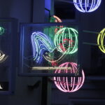 16.05.2026 Kielce. Miniatury dawnych kieleckich neonów na Kinie Moskwa / Fot. Jarosław Kubalski - Radio Kielce