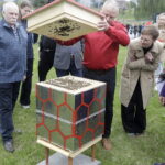 Ule z bębnów do pralek stanęły w Kielcach - Radio Kielce 19.05.2026. Kielce. Kielecki Park Technologiczny. Otwarcie pasieki edukacyjnej, która powstała w ramach projektu „Od bębna do ula” / Fot. Jarosław Kubalski - Radio Kielce