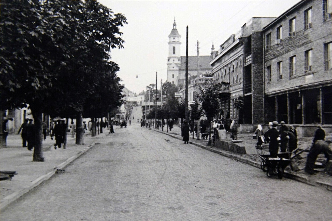 Historyczny spacer po głównej osi życia miejskiego