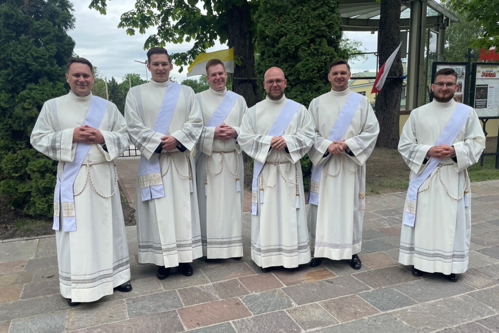 W ciemnościach świata chcą głosić Chrystusa. Oto historie nowych kapłanów - Radio Kielce
