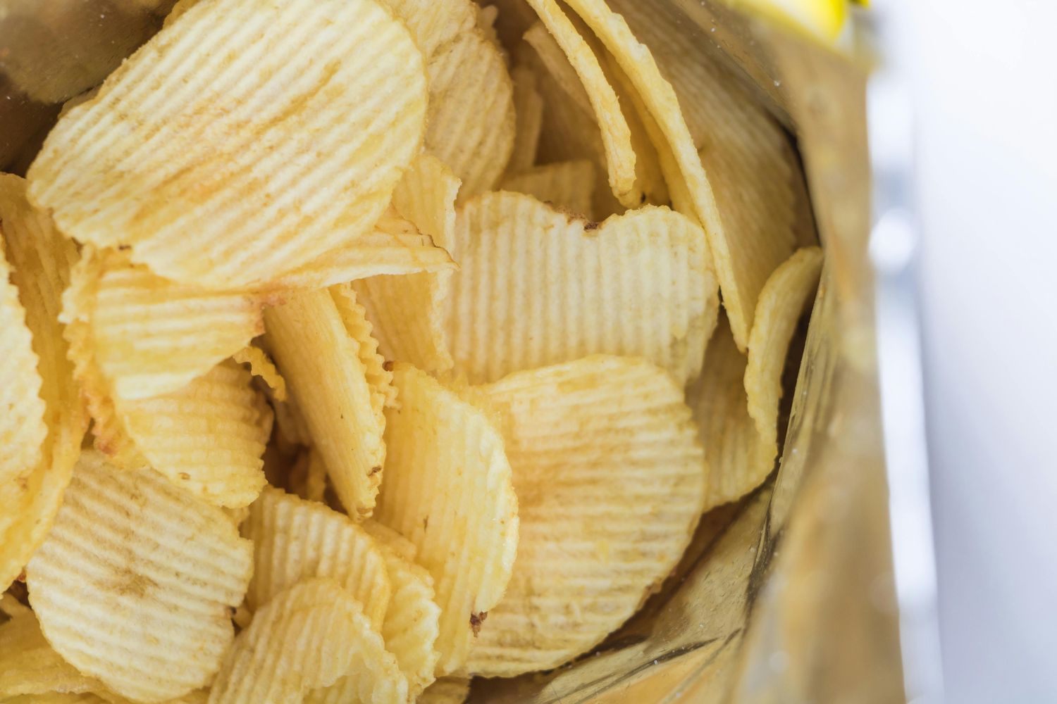 Nawet jedna porcja chipsów dziennie zwiększa ryzyko demencji