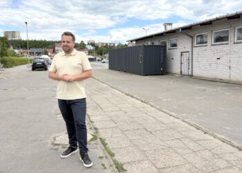 Starachowice. Targowisko miejskie. Na zdjęciu: Marek Materek - prezydent Starachowic / Fot. Anna Głąb - Radio Kielce