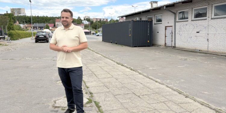 Starachowice. Targowisko miejskie. Na zdjęciu: Marek Materek - prezydent Starachowic / Fot. Anna Głąb - Radio Kielce