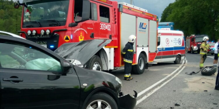 Zderzenie trzech aut. Ranny jeden z kierowców