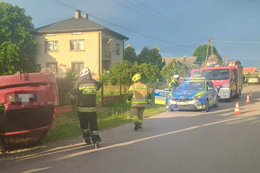 Wypadek na gminnej drodze. Wśród rannych dwoje dzieci - Radio Kielce Wypadek na gminnej drodze. Wśród rannych dwoje dzieci