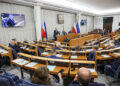 Senat przeciwny referendum ws. unijnej polityki klimatycznej - Radio Kielce 20.05.2026. Warszawa. Wicemarszałek Senatu Rafał Grupiński (w środku) i szef KPRP Zbigniew Bogucki (w środku z lewej) podczas 59. posiedzenia Senatu XI kadencji / Fot. PAP - Leszek Szymański
