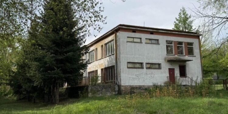 Budynek, w którym powstanie ośrodek opieki nad chorymi na Alzheimera w Starachowicach / źródło: UM Starachowice