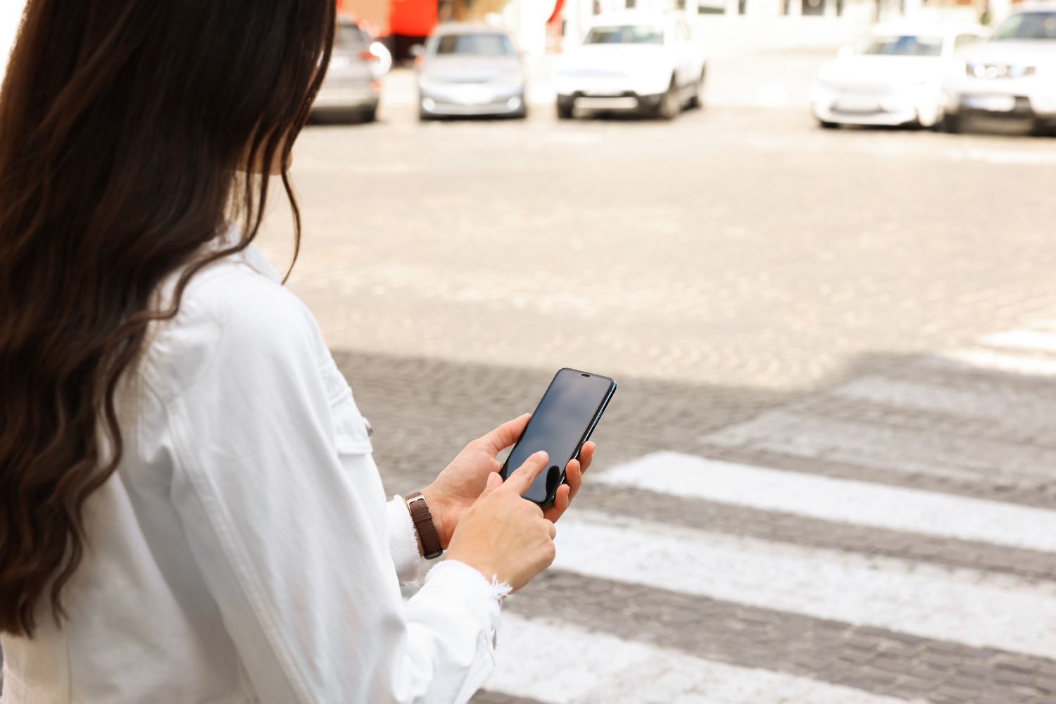 „Odłóż telefon i żyj” – inicjatywa mieszkańców trafi na przejścia dla pieszych