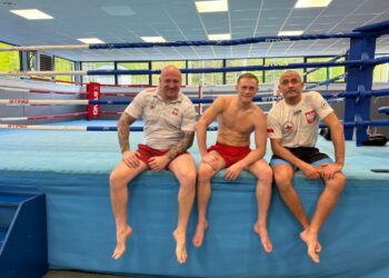 Na zdjęciu (od lewej): trener Rafał Maciaszek, Jakub Posłowski i trener Maciej Dominczak / Źródło: Klincz Kielce