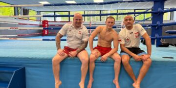 Na zdjęciu (od lewej): trener Rafał Maciaszek, Jakub Posłowski i trener Maciej Dominczak / Źródło: Klincz Kielce