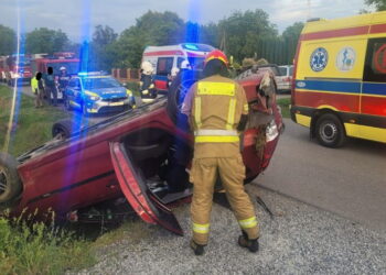 Wypadek na gminnej drodze. Wśród rannych dwoje dzieci