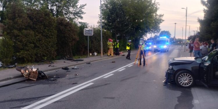 Wypadek w Chmielniku. Dwie osoby ranne