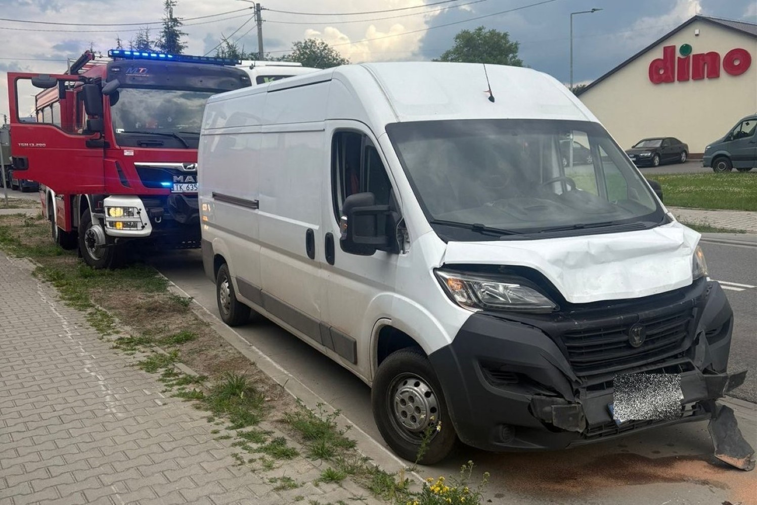Trzy pojazdy zderzyły się w Promniku