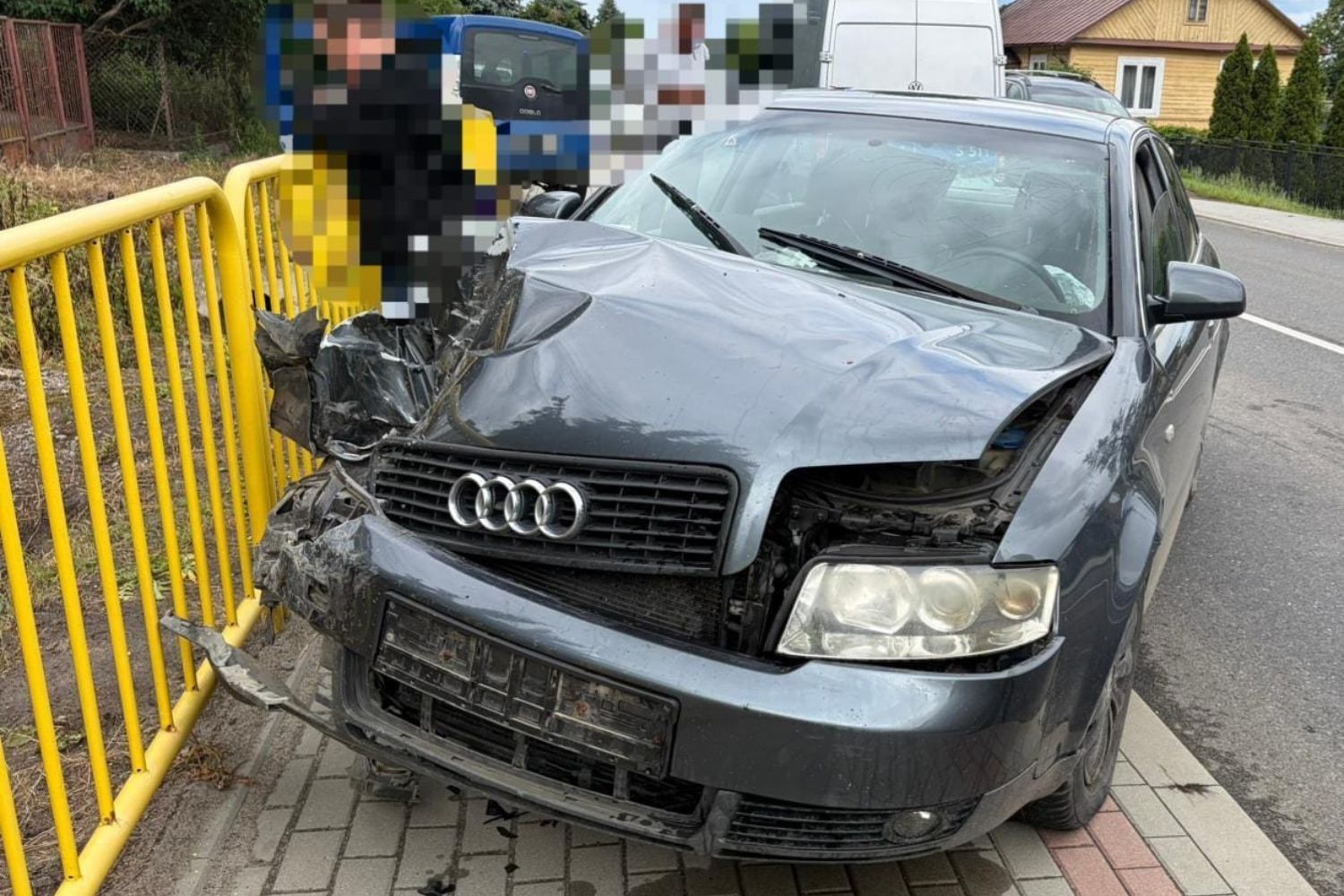 Zderzenie dwóch aut w Złotej. Sprawca ukarany mandatem