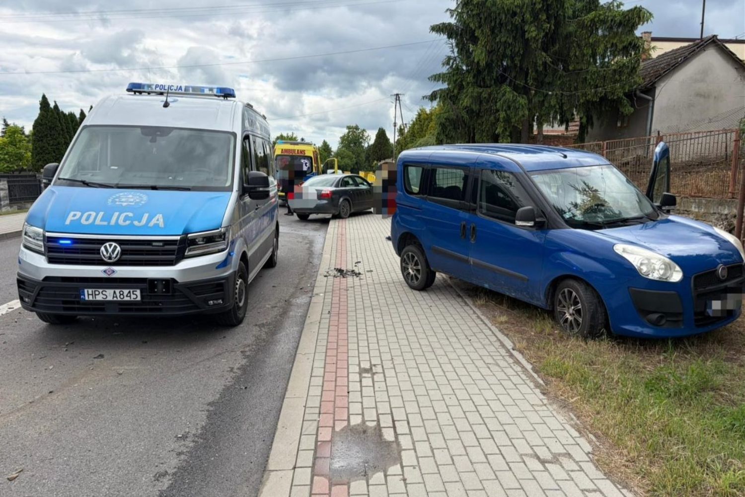 Zderzenie dwóch aut w Złotej. Sprawca ukarany mandatem