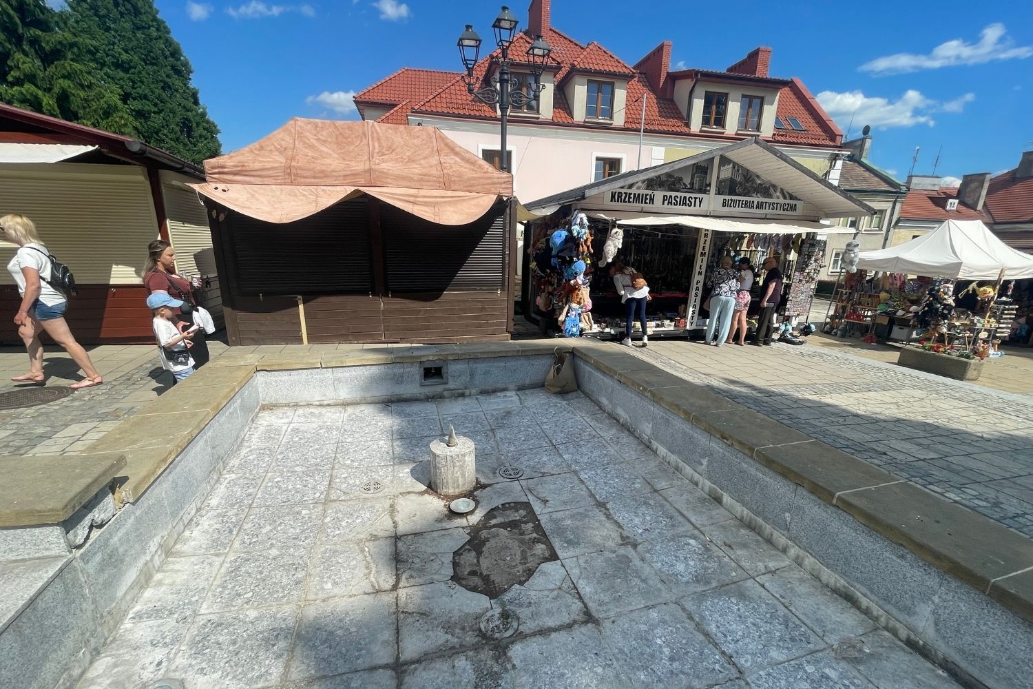 08.06.2026. Sandomierz. Mały Rynek. Fontanna / Fot. Grażyna Szlęzak-Wójcik - Radio Kielce