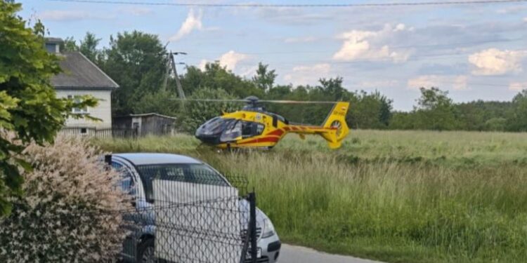 7-latka na hulajnodze wjechała pod koła samochodu - Radio Kielce 08.06.2026. Osiek w powiecie staszowskim. 7-latka wyjechała hulajnogą pod koła samochodu / Fot. policja