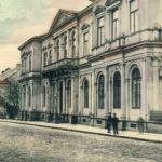 Historia kieleckich ulic. Świętego Leonarda - Radio Kielce Kielce. Ulica Świętego Leonarda. 1915 rok. Budynek Towarzystwa Kredytowego Ziemskiego w Kielcach / źródło: fotopolska.eu