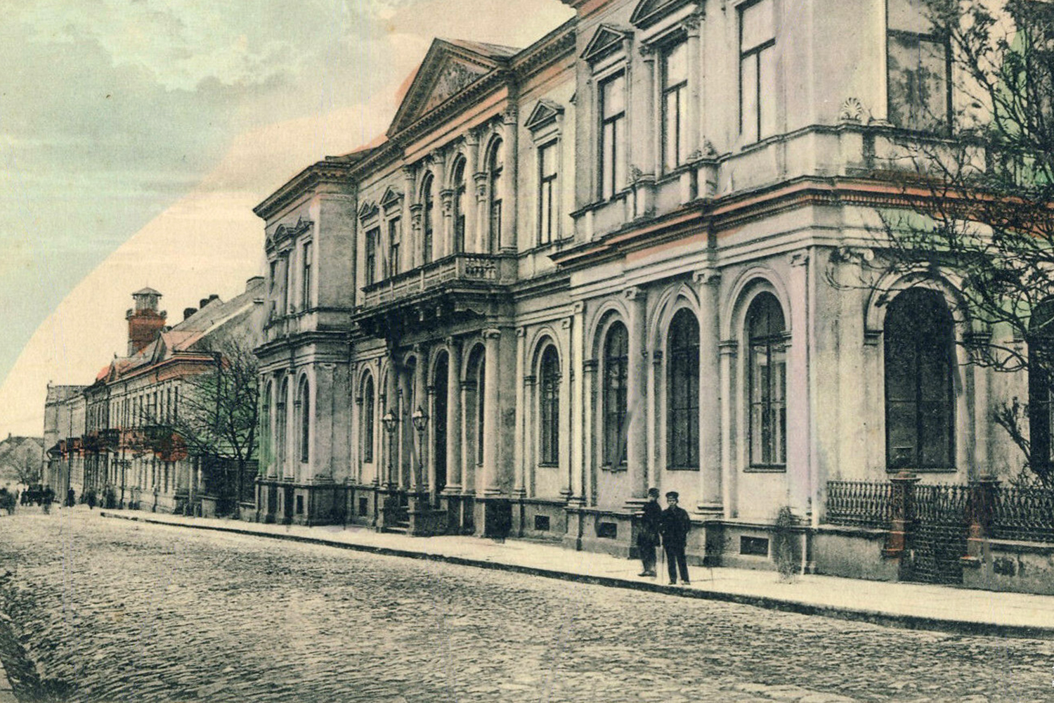 Kielce. Ulica Świętego Leonarda. 1915 rok. Budynek Towarzystwa Kredytowego Ziemskiego w Kielcach / źródło: fotopolska.eu Kielce. Ulica Świętego Leonarda. 1915 rok. Budynek Towarzystwa Kredytowego Ziemskiego w Kielcach / źródło: fotopolska.eu