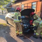 Zasnął za kierownicą i uderzył w drzewo - Radio Kielce Zasnął za kierownicą i uderzył w drzewo