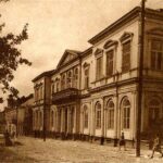 Historia kieleckich ulic. Świętego Leonarda - Radio Kielce Kielce. Ulica Świętego Leonarda. Lata 1934-1939. Budynek Banku Polskiego w Kielcach / źródło: fotopolska.eu; fot. J. Wołyński