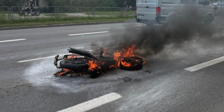 Motorower spłonął w Kielcach
