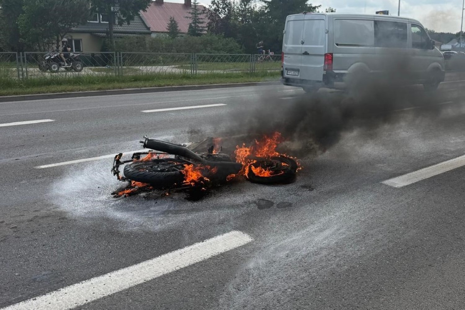 Motorower spłonął w Kielcach