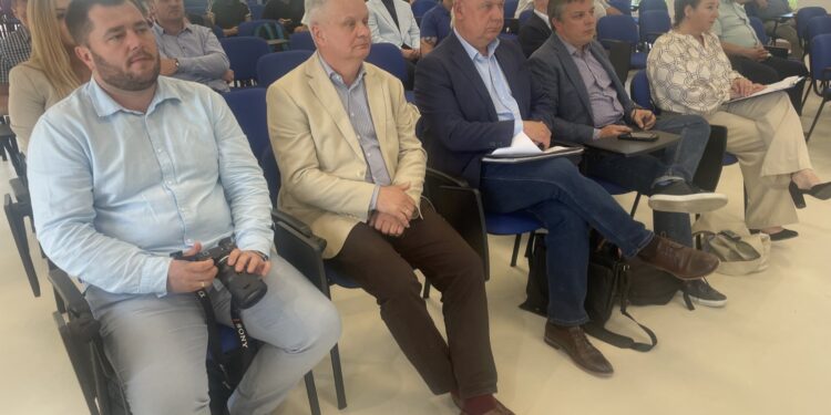 Sadownicy dyskutują w Sandomierzu jak chronić się przed anomaliami pogodowymi - Radio Kielce 09.06.2026. Sandomierz. Konferencja sadownicza / Fot. Grażyna Szlęzak-Wójcik - Radio Kielce