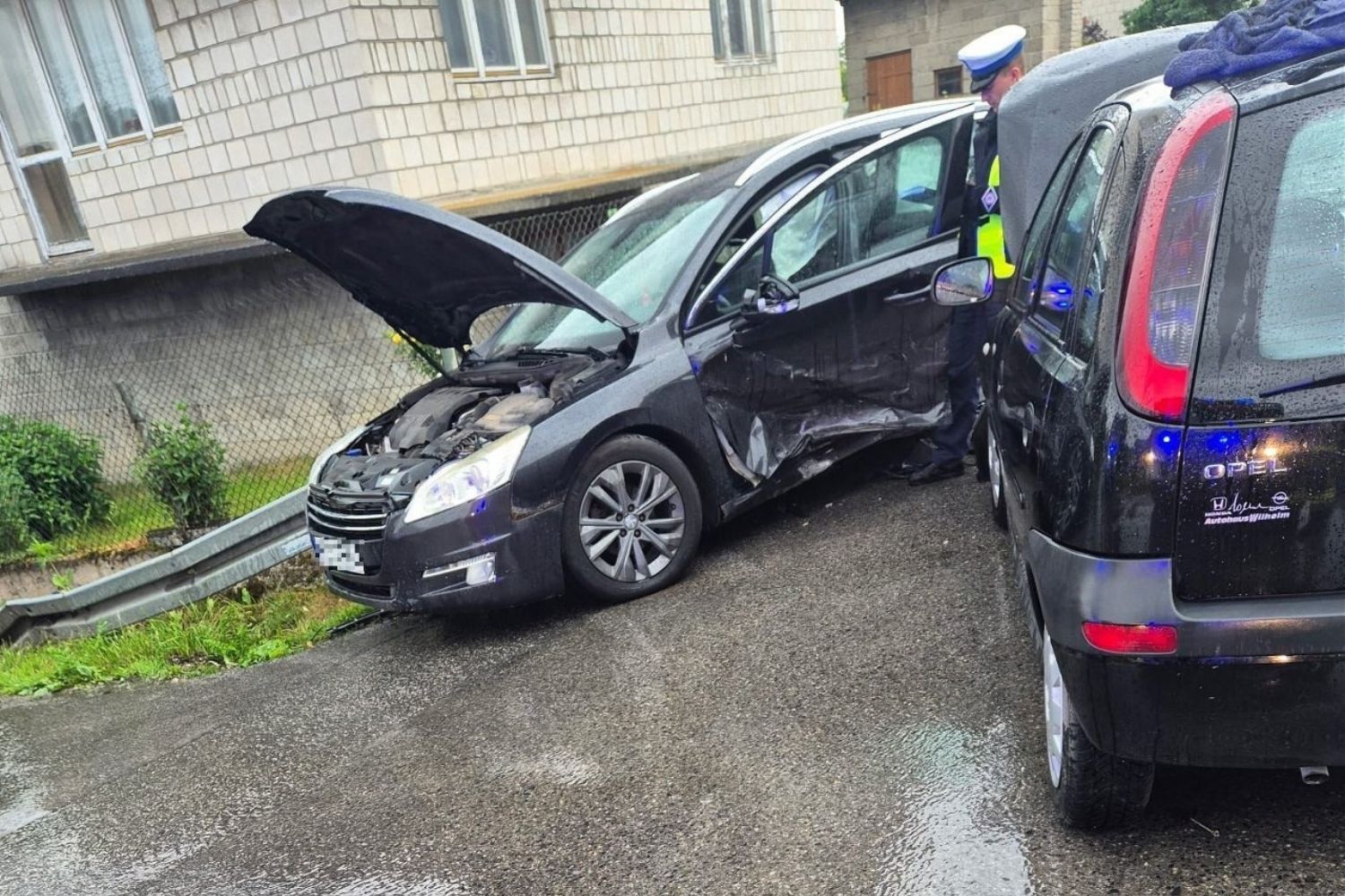 Trzy osoby poszkodowane w wypadku. Wśród rannych dwie dziewczynki