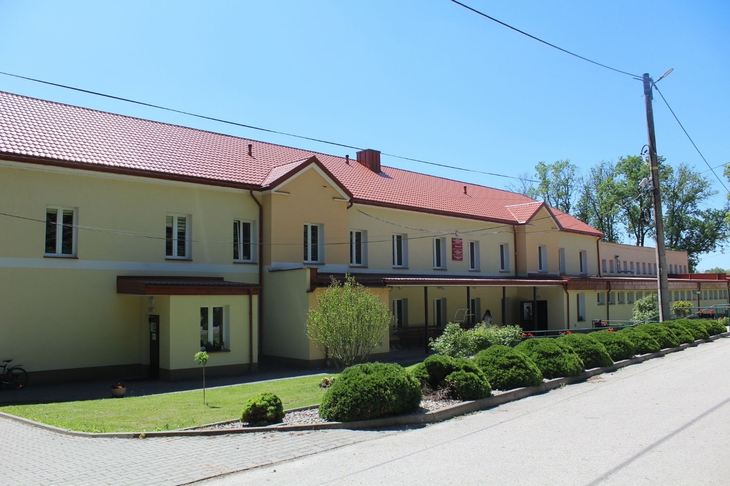 Chroberz z dużą inwestycją – remont historycznej dozorcówki i nowa strefa wypoczynku