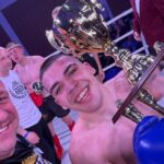 Trener Rafał Maciaszek i Jakub Rychel tuż po zwycięstwie na MFC25 / Źródło: Kliczn Kielce