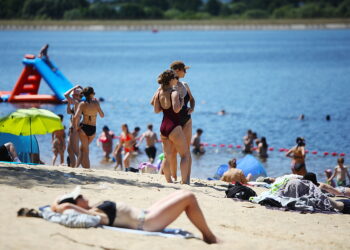 26.06.2026. Cedzyna. Pierwszy dzień wakacji nad wodą / Fot. Wiktor Taszłow - Radio Kielce