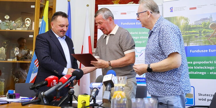 29.06.2026. Kielce. Podpisanie umowy na budowę kanalizacji na ulicach Podklasztornej i Bernardyńskiej / Fot. Wiktor Taszłow - Radio Kielce