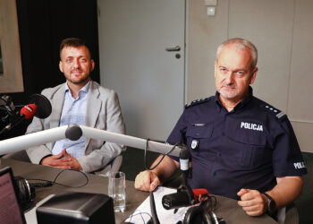 30.06.2026. Radio Kielce. Rozmowa Dnia. Na zdjęciu (od lewej): Piotr Ziółkowski - dyrektor generalny GUM i Tomasz Jarosz - pierwszy zastępca komendanta wojewódzkiego Policji w Kielcach / Fot. Wiktor Taszłow - Radio Kielce