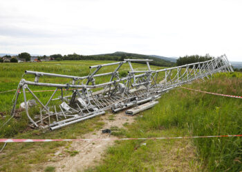 15.06.2026. Krajno Pierwsze. Przewrócony maszt / Fot. Wiktor Taszłow - Radio Kielce