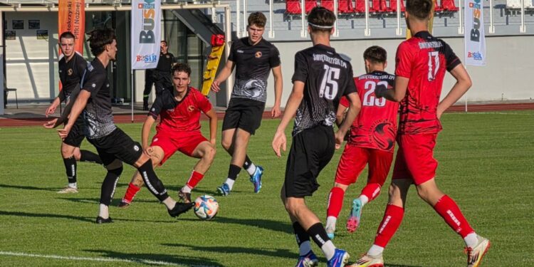 Reprezentacja klasy okręgowej lepsza od czwartoligowców - Radio Kielce 19.06.2026. Stadion AZS 1947 Busko-Zdrój. Mecz Keeza 4. Liga - Klasa Okręgowa / Fot. Maciej Makuła - Radio Kielce
