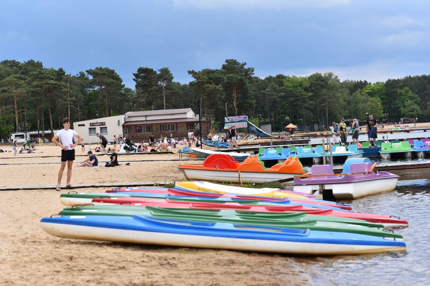Długi weekend w Sielpi. Kempingi pełne, plaże jeszcze spokojne