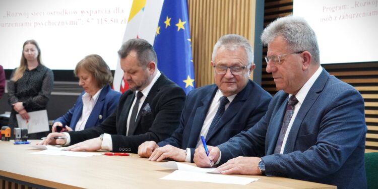Samorządy otrzymały środki na opiekę nad seniorami i osobami niepełnosprawnymi - Radio Kielce Samorządy otrzymały środki na opiekę nad seniorami i osobami niepełnosprawnymi