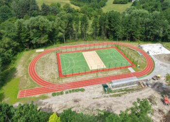 Szydłów. Skate park i boisko / Źródło: Piotr Walczak - Urząd Miasta w Szydłowie