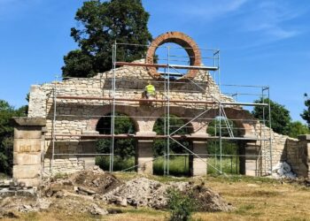 Nietulisko. Prace przy modernizacji ruin walcowni / Źródło: Facebook / Lech Łodej