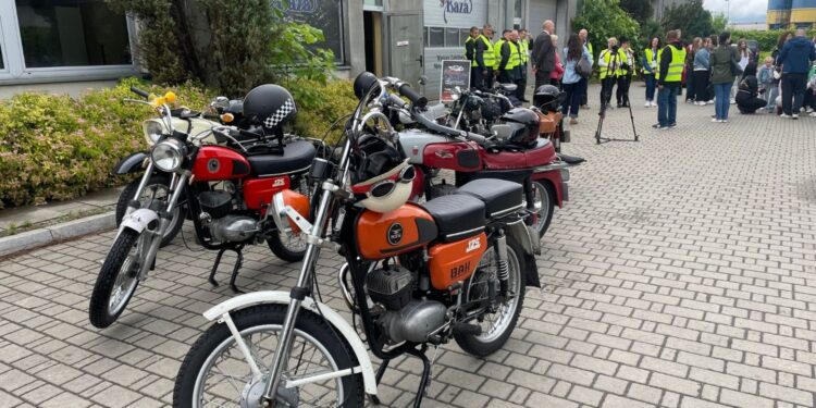 11.06.2026. Sandomierz. Motocykliści pokonują trasę prawie 600 kilometrów, by wesprzeć budowę hospicjum dla dzieci w Skowierzynie / Fot. Grażyna Szlęzak-Wójcik – Radio Kielce