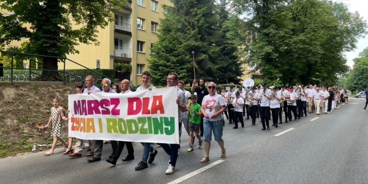 Ulicami Sandomierza przeszedł Marsz dla Życia i Rodziny - Radio Kielce 21.06.2026. Sandomierz. Marsz dla Życia i Rodziny / Fot. Grażyna Szlęzak-Wójcik - Radio Kielce