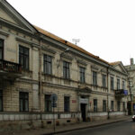 Historia kieleckich ulic. Świętego Leonarda - Radio Kielce Kielce. Ulica Świętego Leonarda. 2003 rok. Kamienica przy ulicy Świętego Leonarda, w której obecnie mieści się Muzeum Historii Kielc / źródło: fotopolska.eu