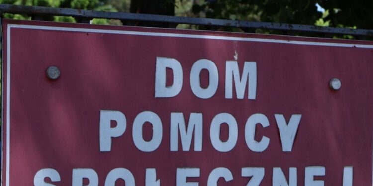 Niepełnosprawne dzieci w DPS-ach muszą dzielić pokoje z dorosłymi