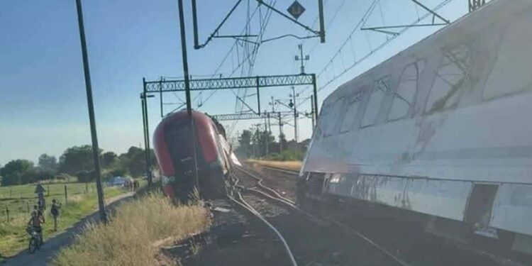 Zderzenie pociągów; ruch kolejowy wstrzymany