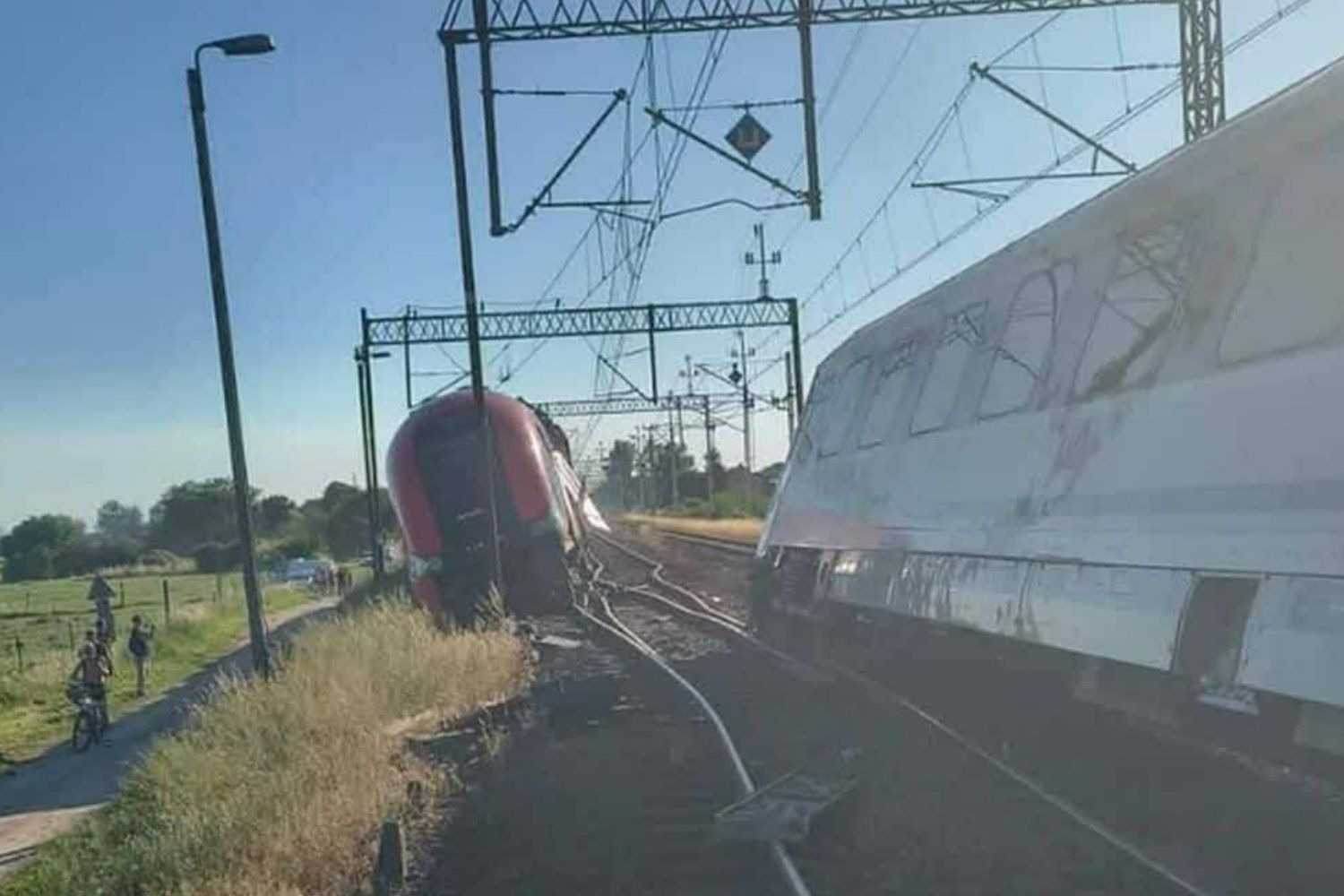 Zderzenie pociągów; ruch kolejowy wstrzymany
